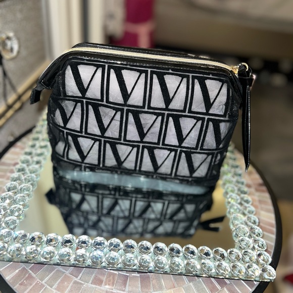 Victoria Secret cosmetic bag - Picture 2 of 4